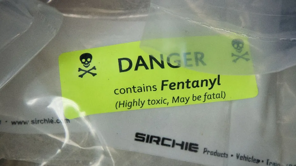 EE.UU. presentó cargos contra 4 empresas chinas que proveen fentanilo