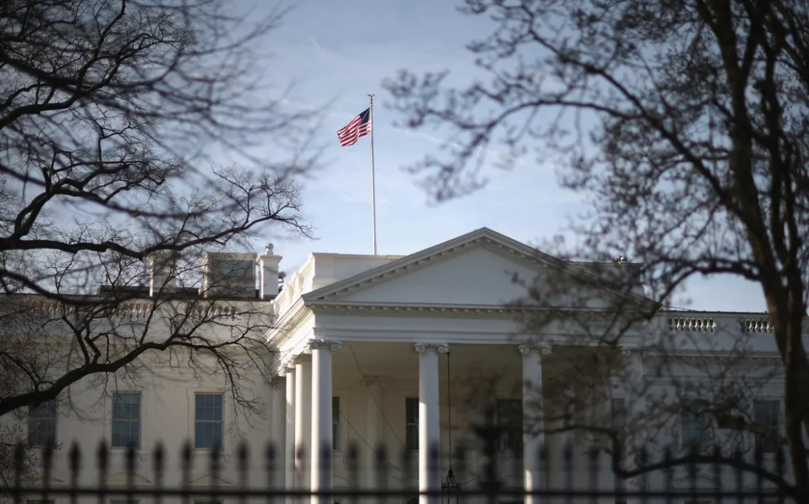 La Casa Blanca molesta por baja calificación de Fitch Ratings para Estados Unidos al pasar de AAA a AA+