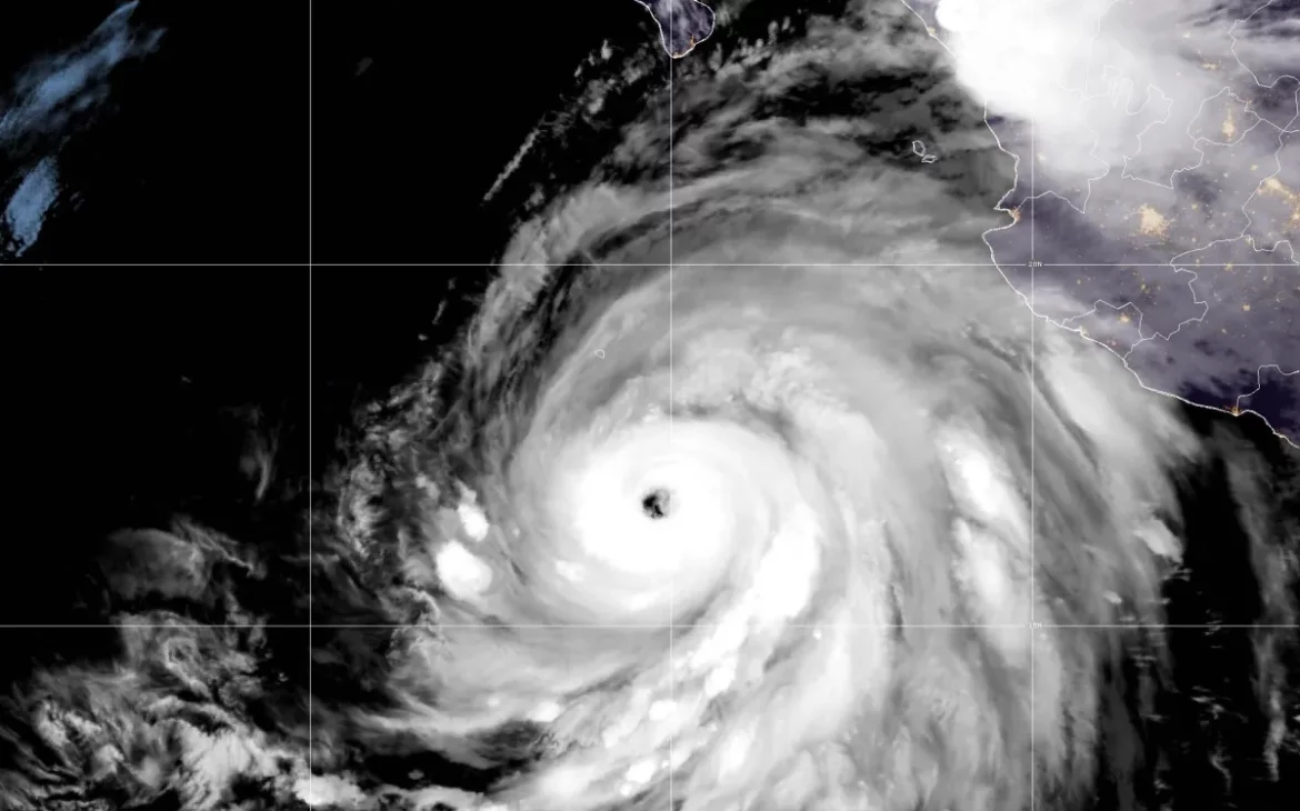 El huracán Hilary alcanza la categoría 3 y aumenta el peligro para el sur de California