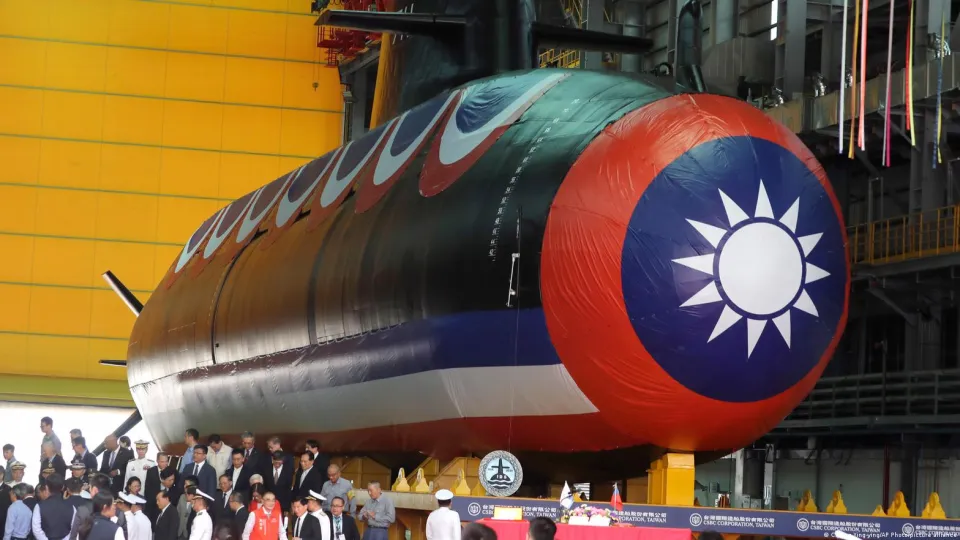 Taiwán presenta su primer submarino como parte de sus fuerzas armadas y en plena tensión con China