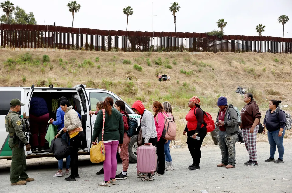 Autoridades de San Diego declaran “crisis humanitaria” tras recibir a casi 8,000 inmigrantes
