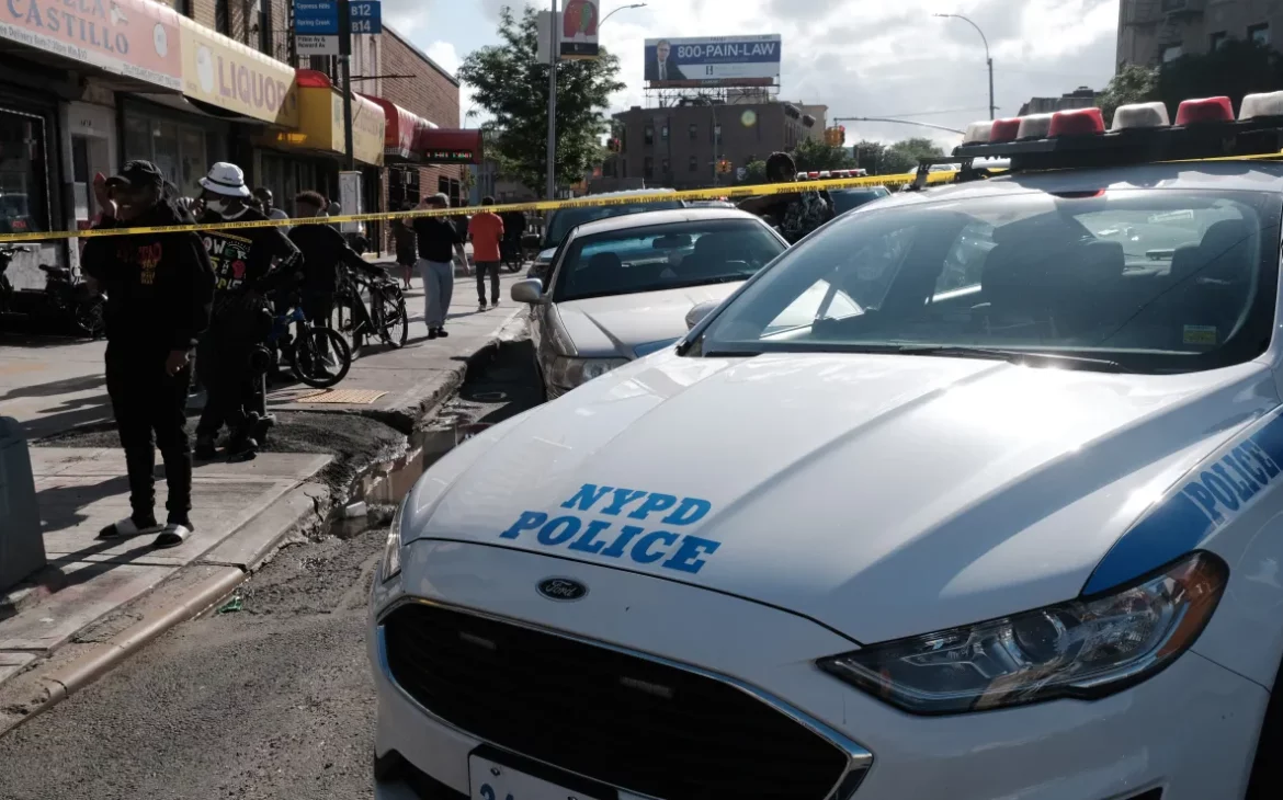 Hombre que mató a vecinos por hacer mucho ruido, muere tras enfrentamiento con policías en Brooklyn
