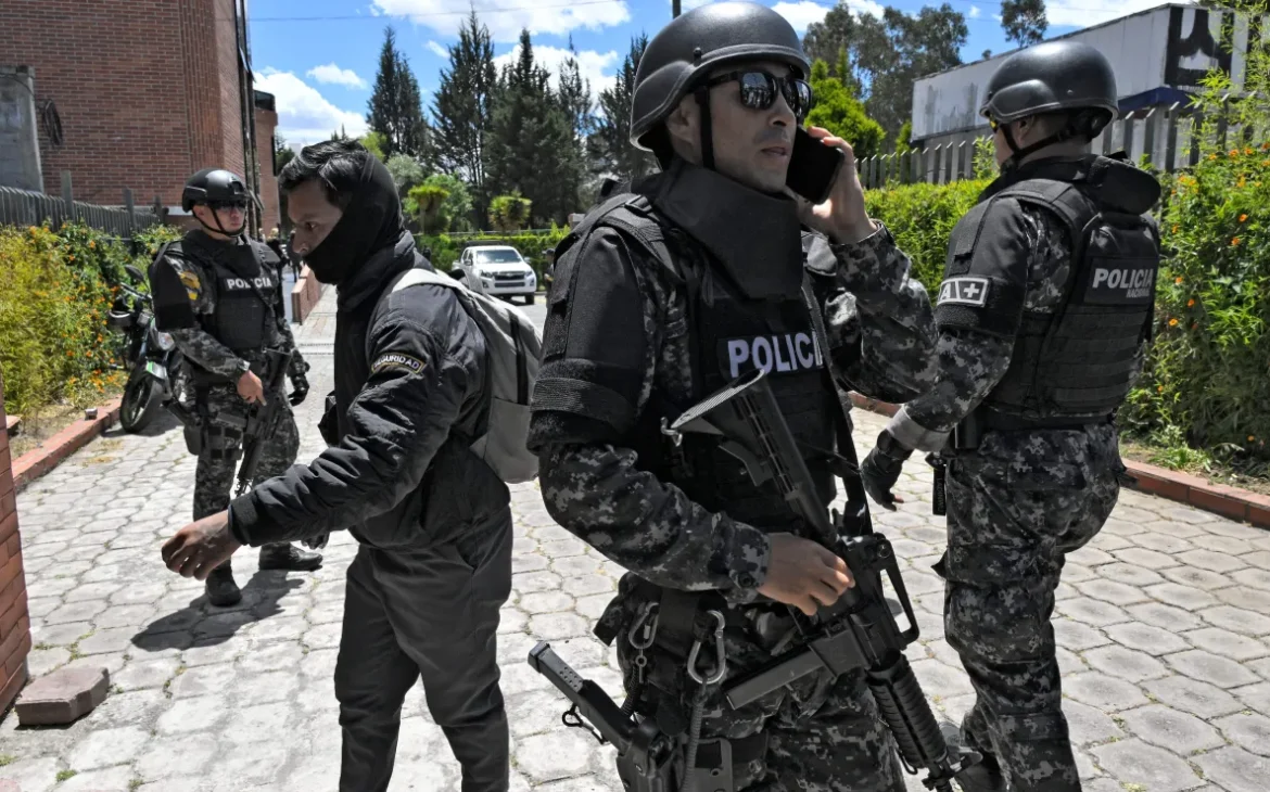 Detienen a casi 70 “presuntos terroristas” en Ecuador tras intento de toma de hospital