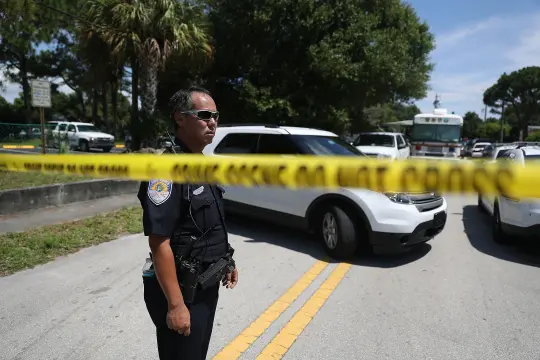 Mujer que disparó y mató a su vecina en Florida se declaró inocente