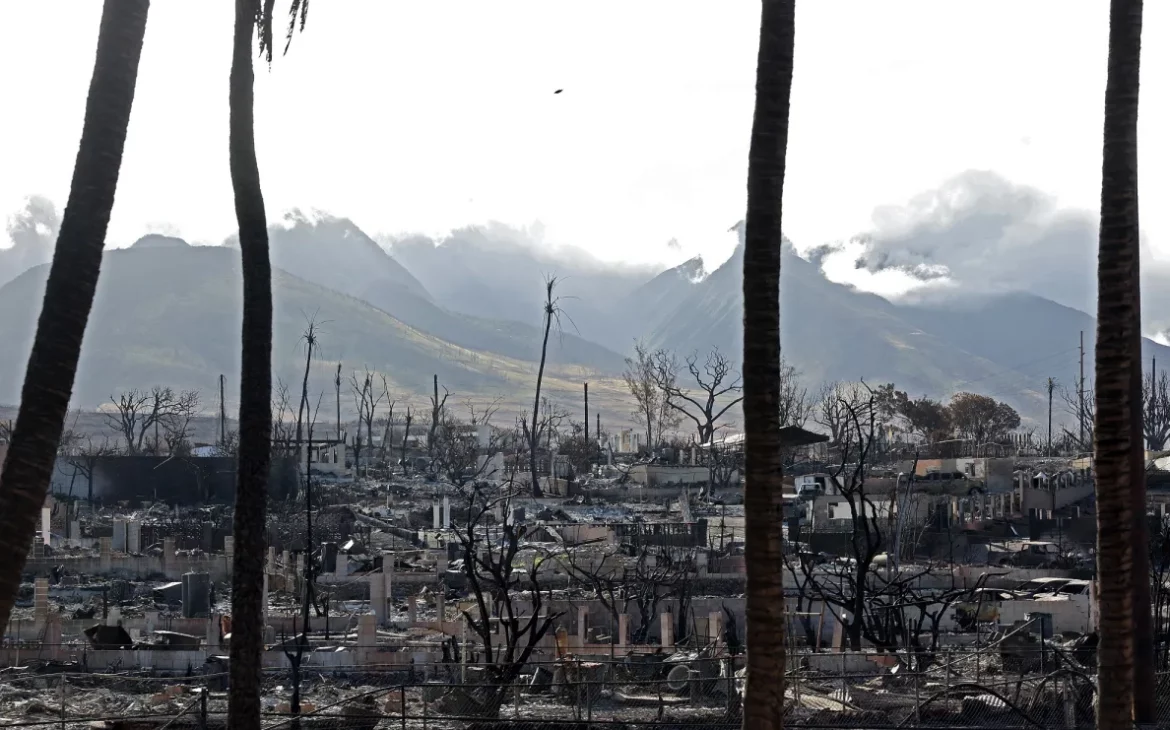 Biden viajará a Hawaii tras desastres por incendios; varias familias latinas fueron afectadas
