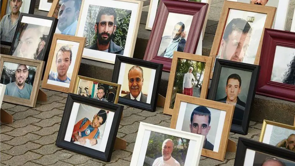 La desesperada búsqueda de los detenidos desaparecidos en las cárceles de Siria